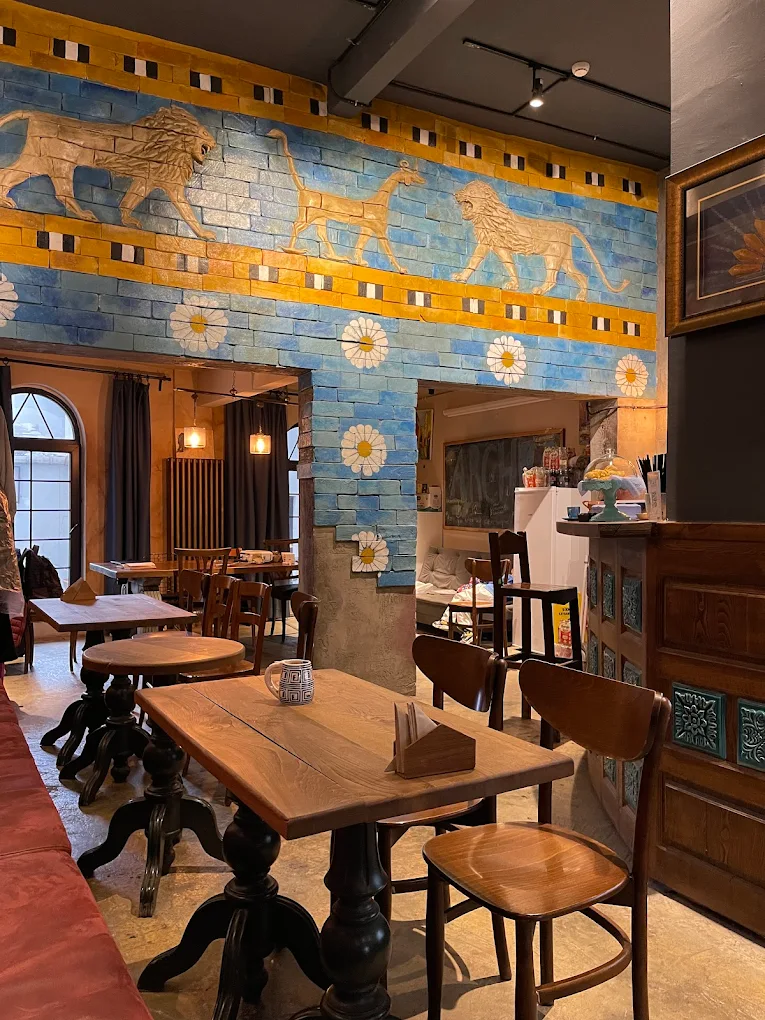 Archeo Cafe İç Mekan, Duvar Resmi ve Oturma Alanı